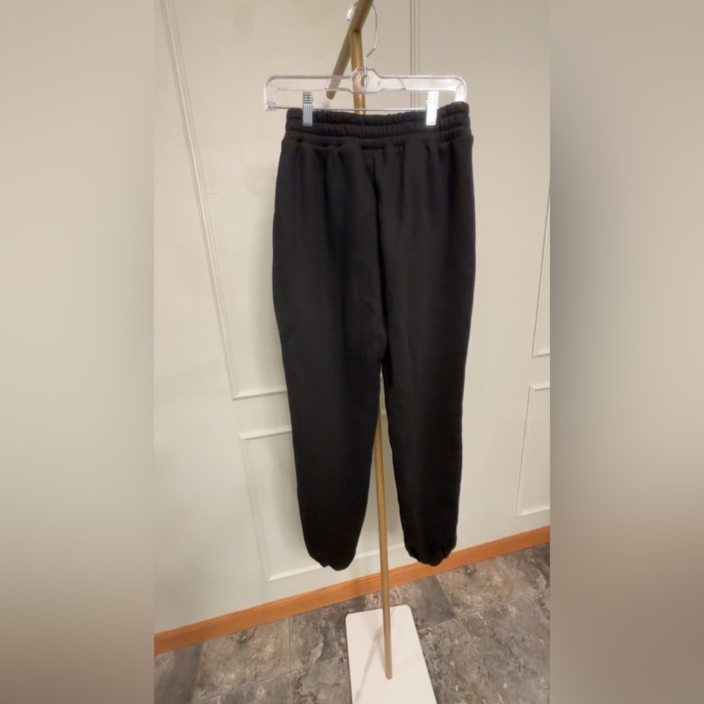 Comfrt Signature Sweatpants NWT Small Unisex Black sweatpants cropped MSRP $70 - Picture 5 of 6